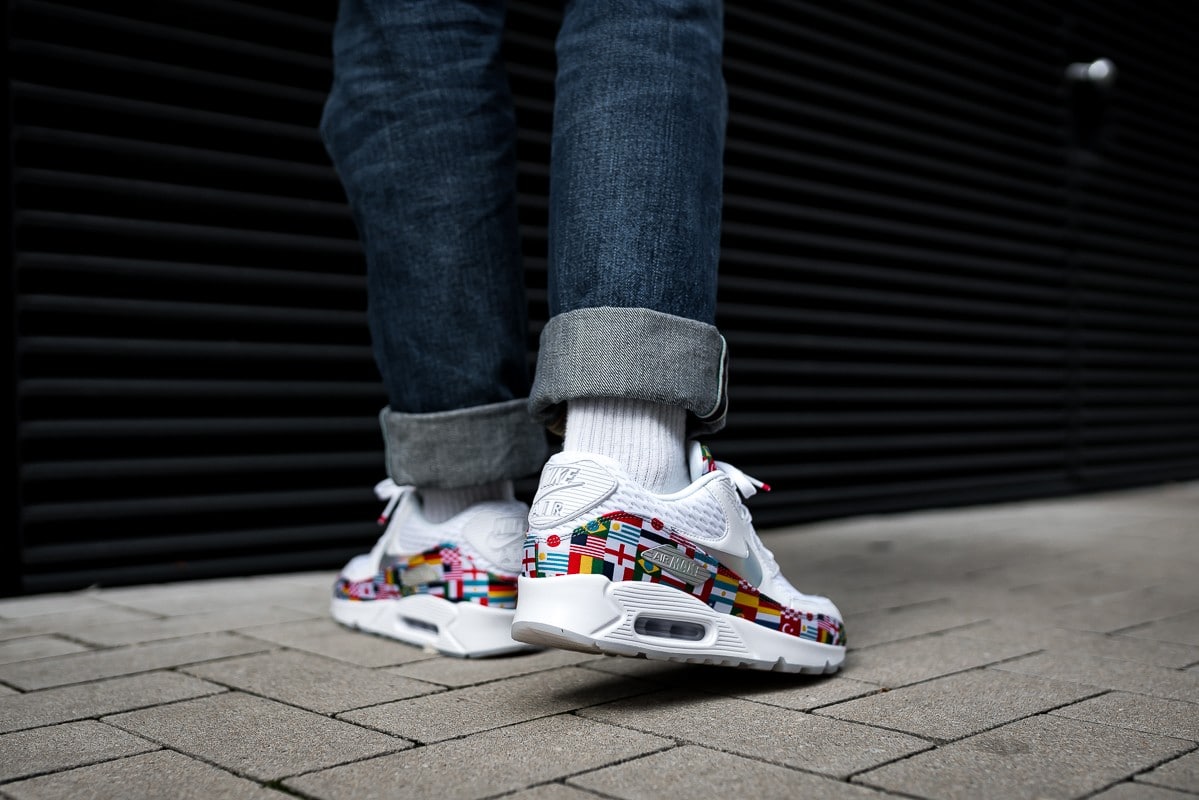 Air max 90 shop international flag on feet